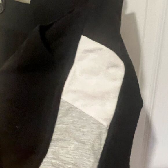 New No Boundaries black shorts with gray and white side details - Picture 4 of 4